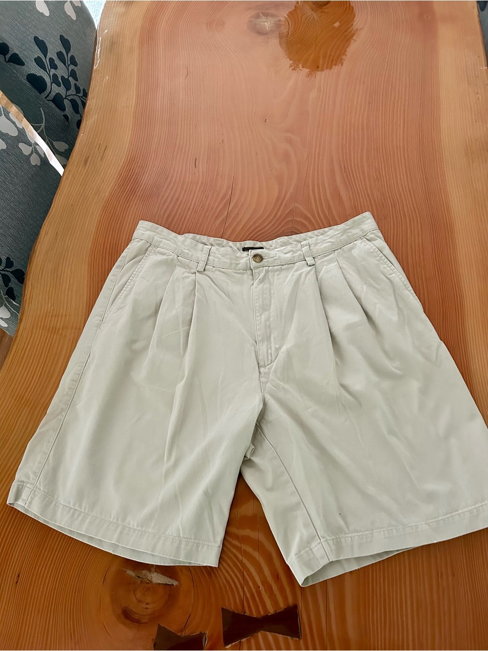 Men's Classic Pleated Shorts - Light Beige
